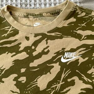 NWOT Nike Long Sleeve Tee for Boys Size XL